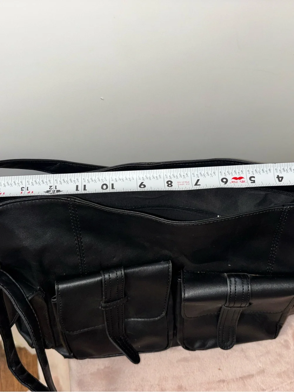 Source Unknown Black Shoulder Bag with Front Pockets